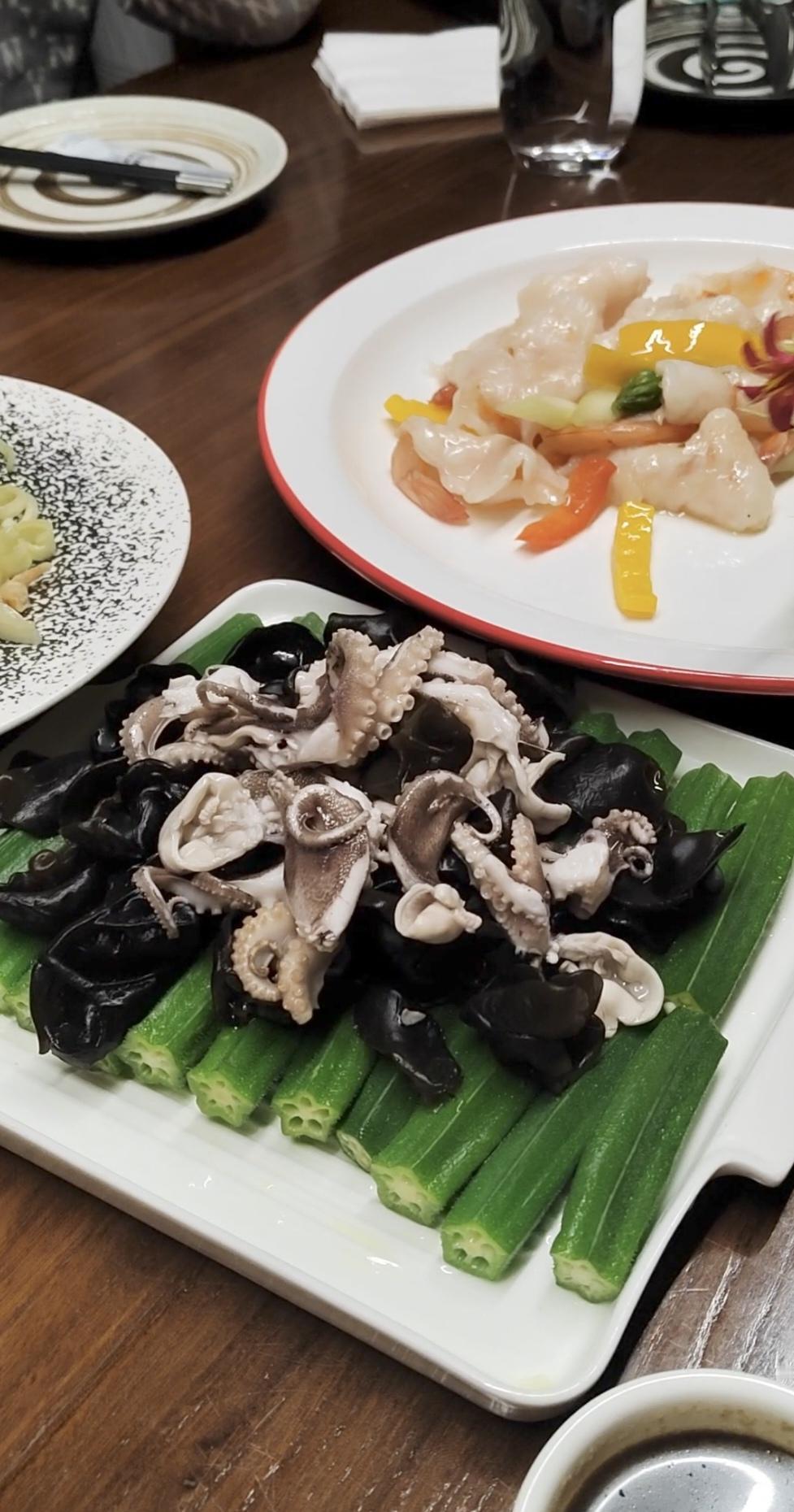 前几天，我的一个在泰国开中餐馆的朋友回家看来探望重病的老父亲，我们在一起吃了个饭