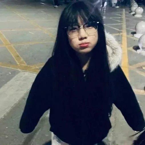 一枝红杏出墙来了 眼镜小妹妹 