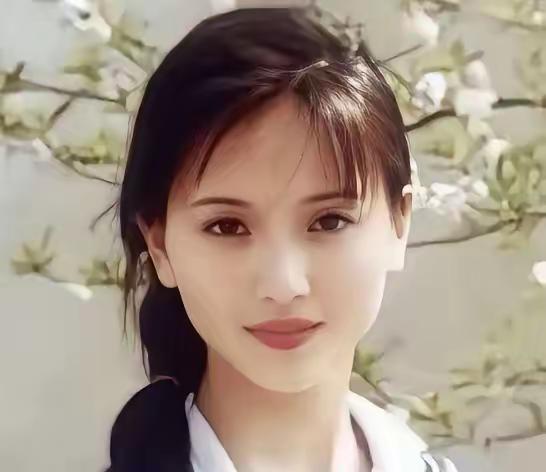 演员侯勇说：“1992年，在央视春晚的后台，我第一次见到陶慧敏，就在心里想，天哪