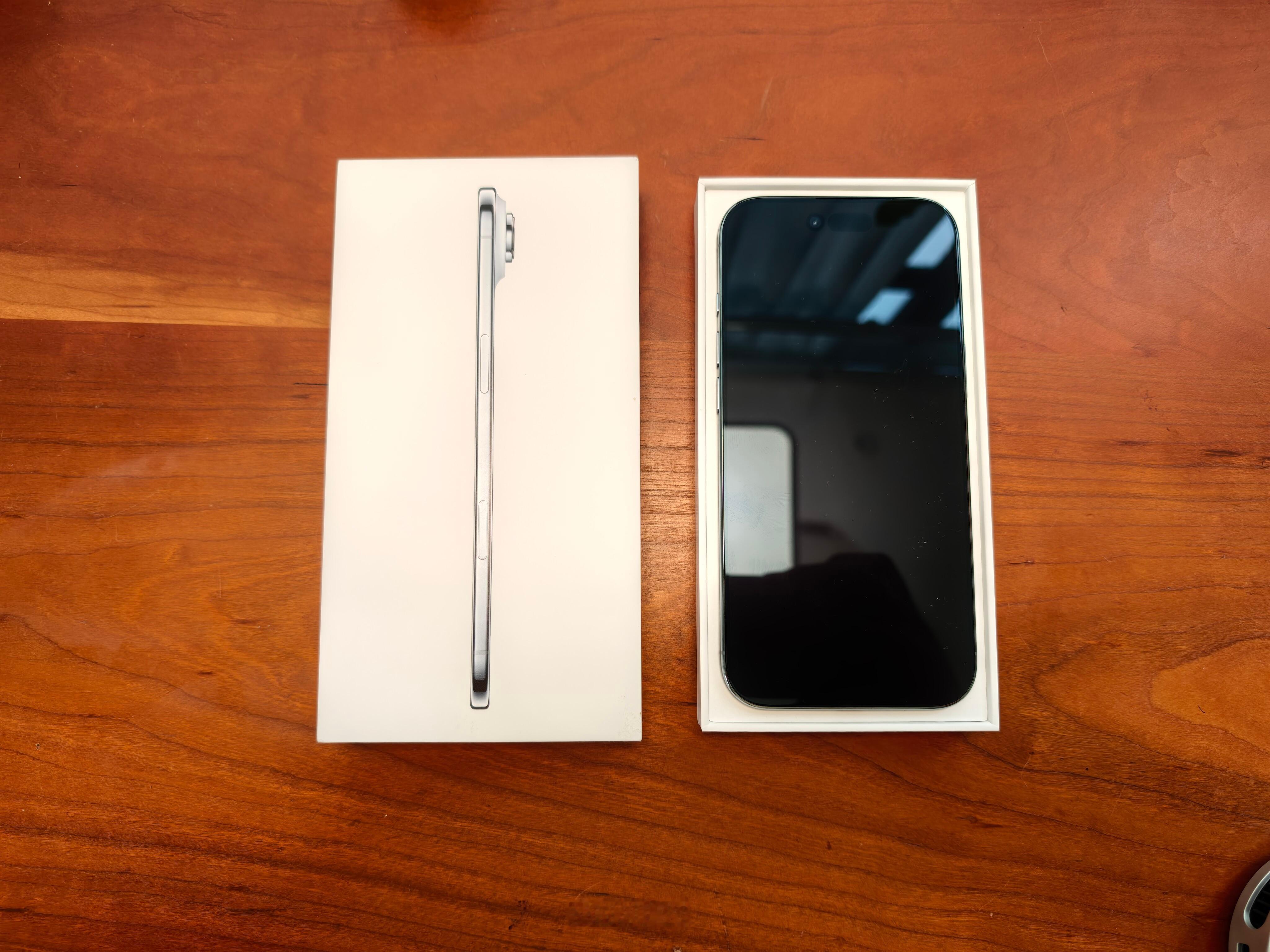哇，iPhone Air 真的好薄哦[二哈]买了国际版，比港版还便宜 500，无