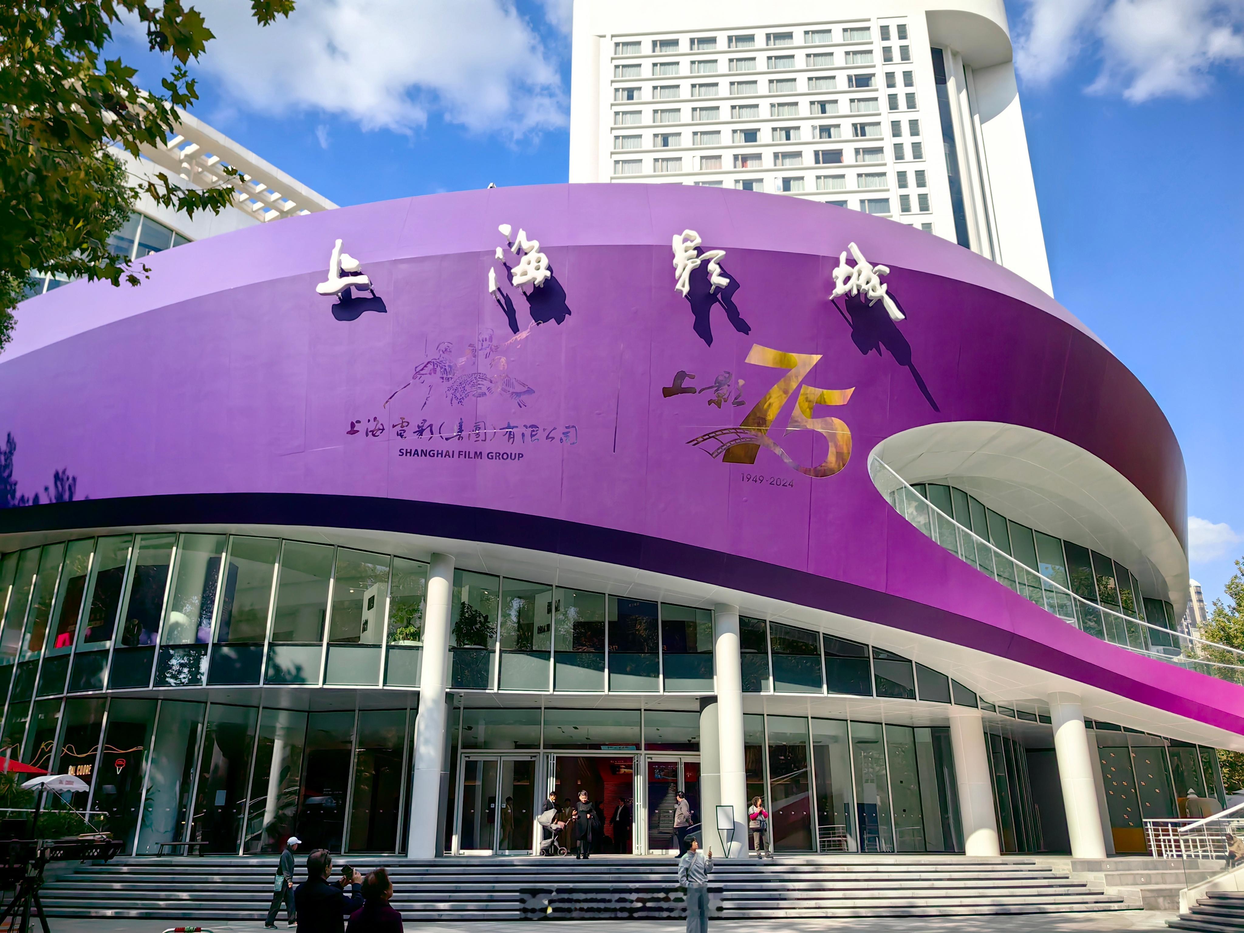 上影75周年纪念展：上海电影译制厂的配音演员工作照（尚华，曹雷，丁建华，毕克，程