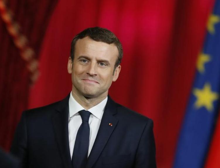 中国人不傻！
西方当面一套背后一套，
咱不伺候了！


成都街头的横幅，
撤得有