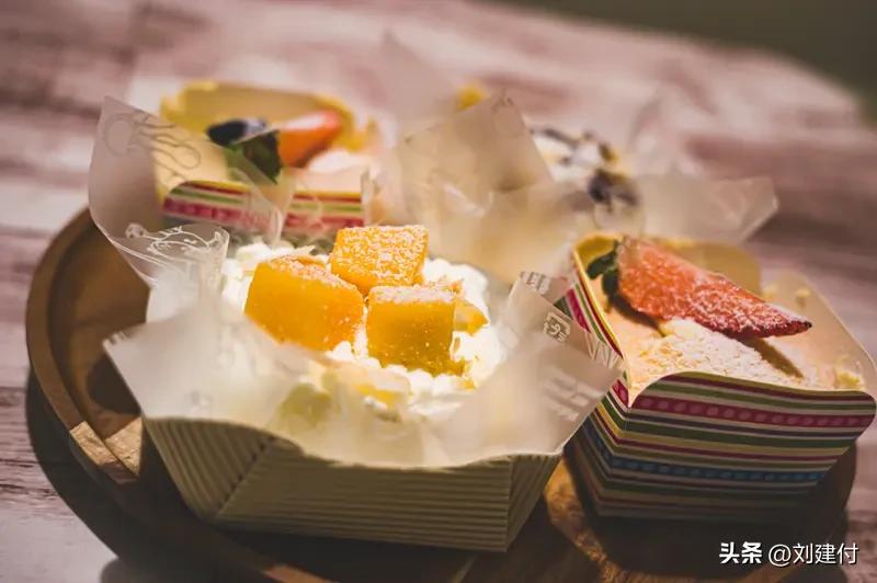 美国女教师用蛋糕引诱性侵学生 美国女教师用蛋糕引诱性侵学生，这起事件简直刷新了人