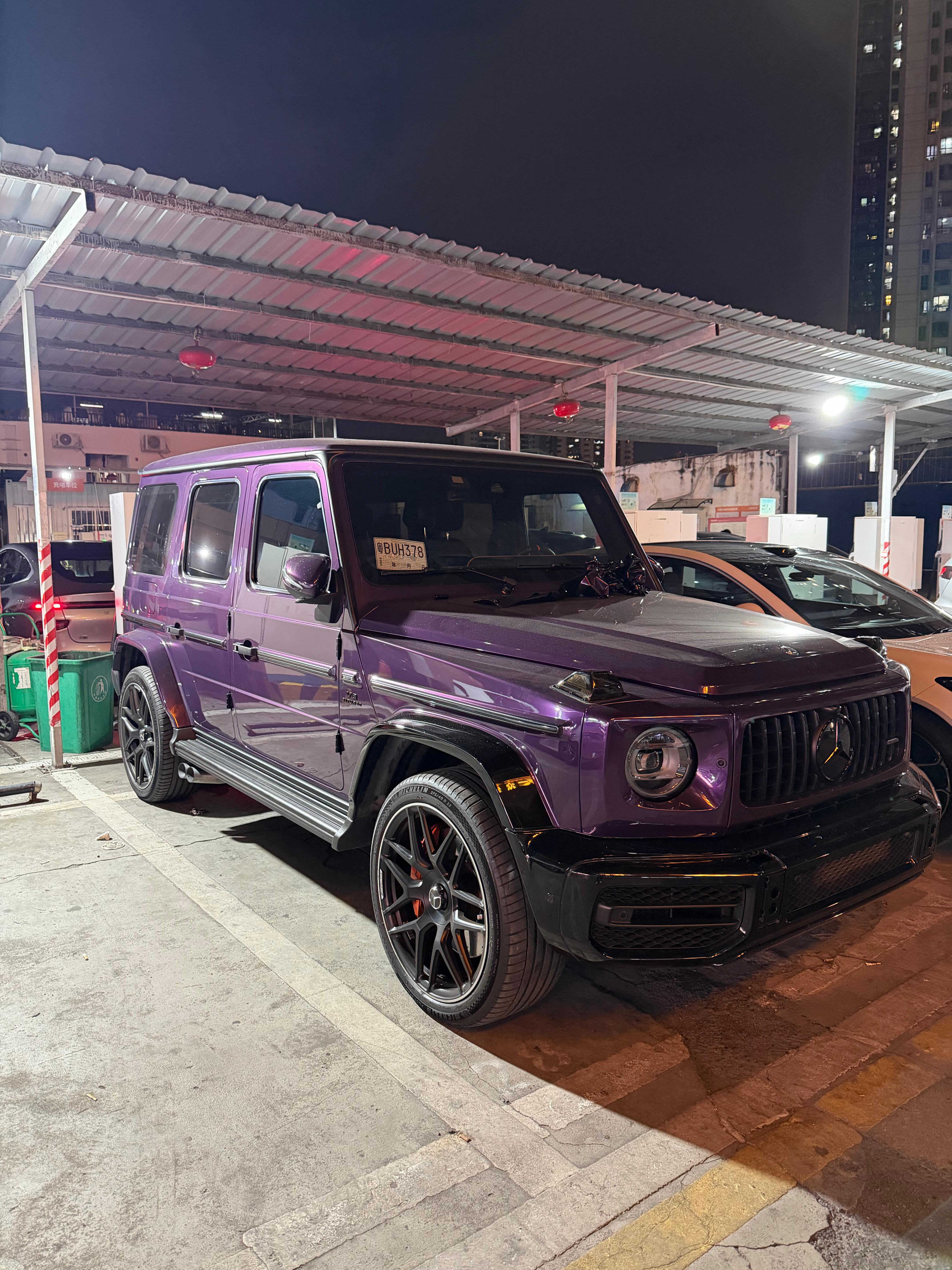 紫色的G63，太得劲儿了，现在啥价位啊，打折没有 