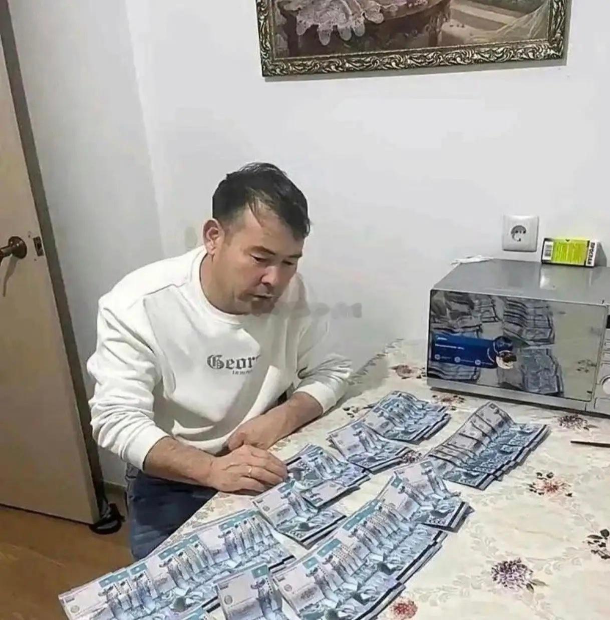 果然有钱人炫富我们都看不出来，桌子上这是什么我都不认识 