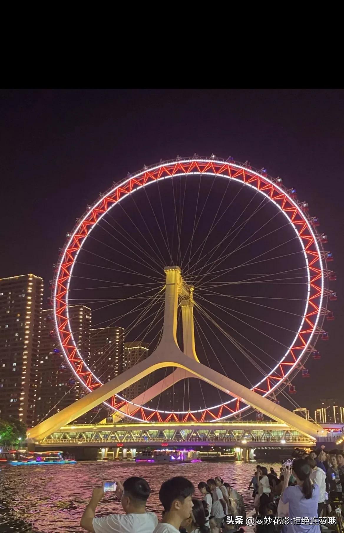 短短几秒，这个家，碎了。

从陕西榆林来天津看夜景的一家四口，在天津之眼旁的海河