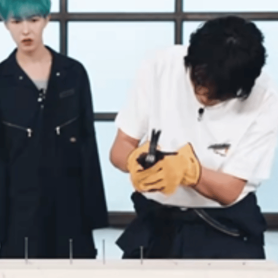 地租7人7色敲钉子 