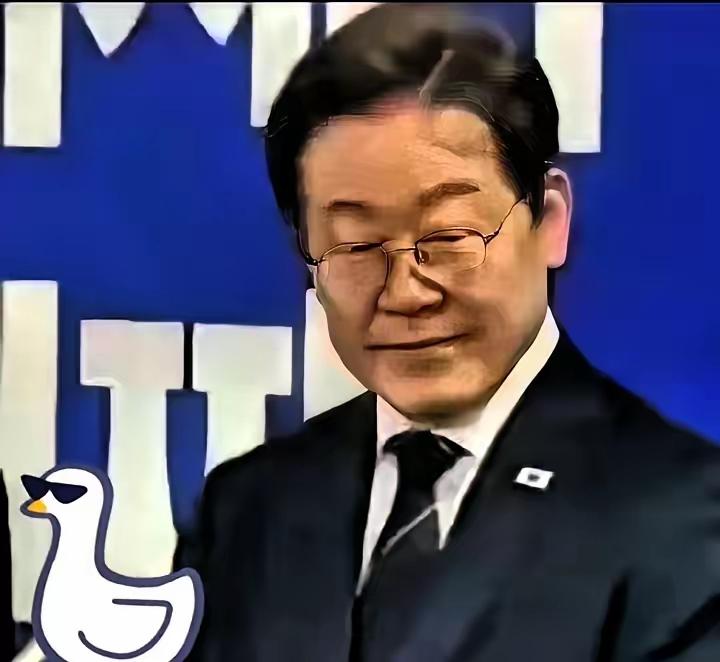 这下出名了，不仅中国，连全世界都知道了！​  
李在明接受采访时表示：“台海问题