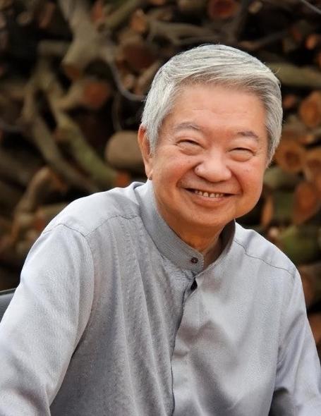 妻子离世不久，82岁的蔡澜立刻清空所有家产，一头扎进月租50万的酒店套房，配齐8