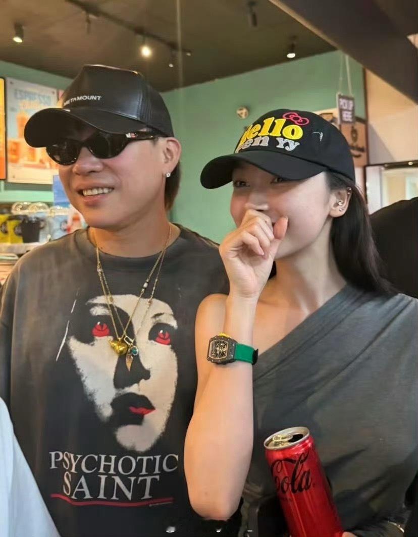 曝胡彦斌易梦玲分了胡彦斌易梦玲疑似分手登上热搜第一！此前两人在公开场合确认了恋情