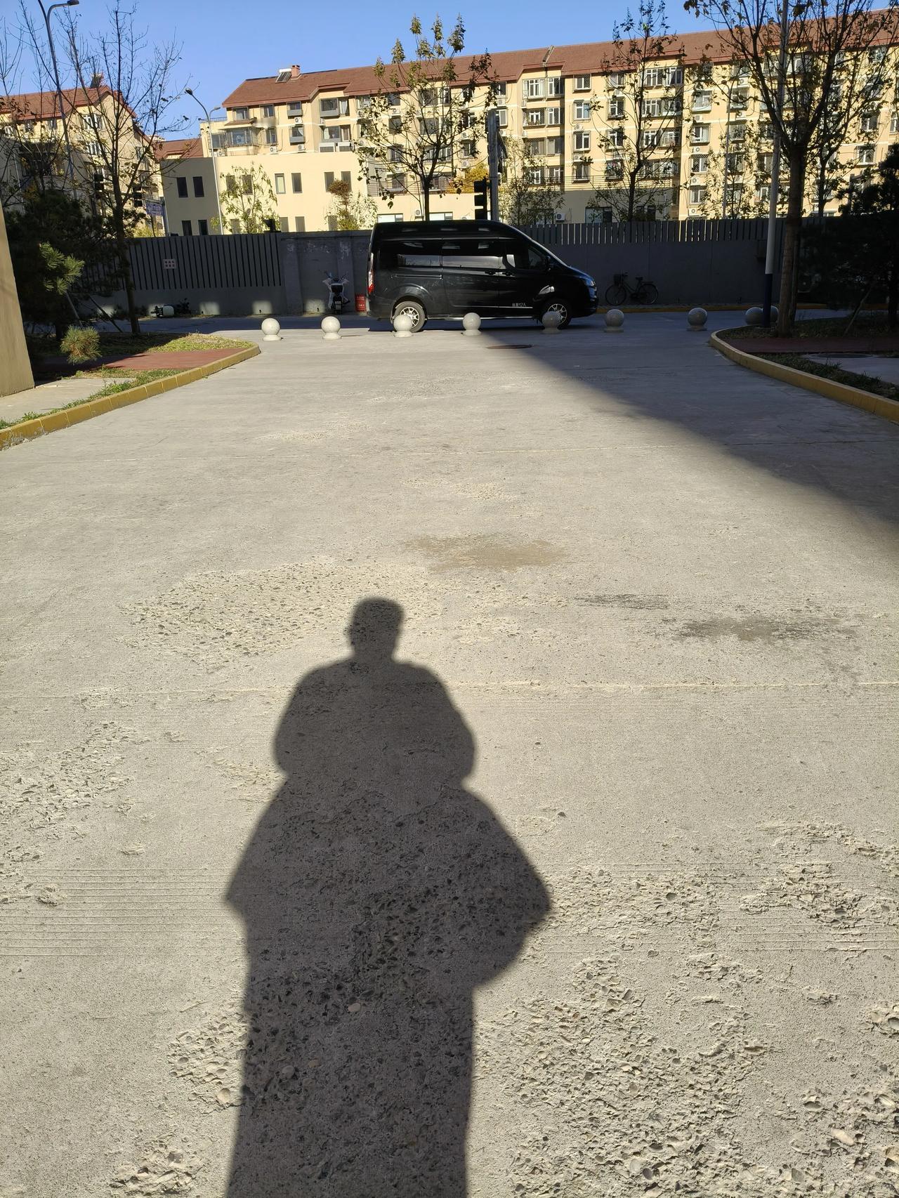 雷军马云，马化腾这一批佛号都是靠自己奋斗得来的。
这样的富豪越多越好。