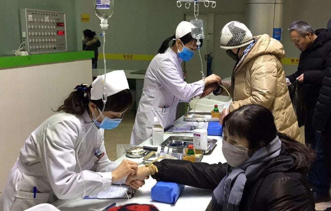 如今医生年薪和职称挂钩，治病效率还能保证吗，百姓医院都受影响。

医疗问题关乎每