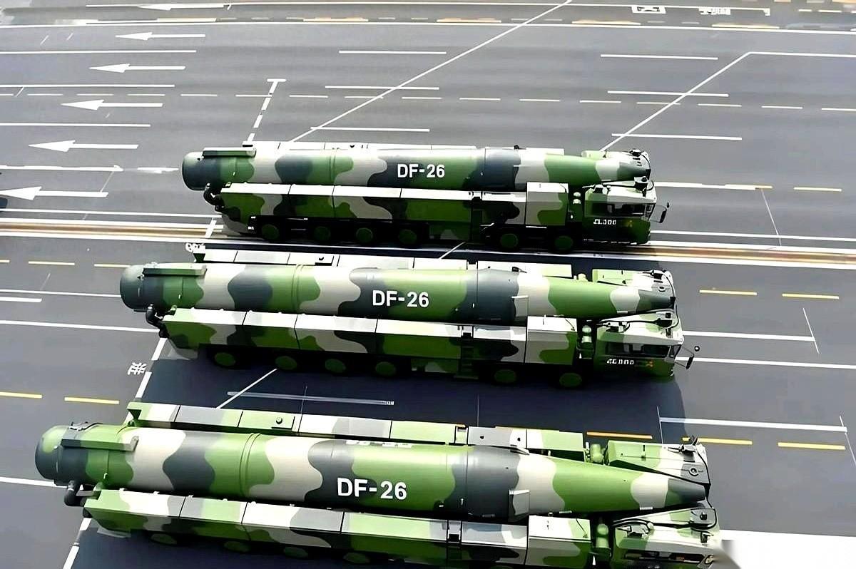 说句扎心的大实话，现在谁还敢想“全面轰炸中国”这事儿？
除非他脑子真不要了。
你