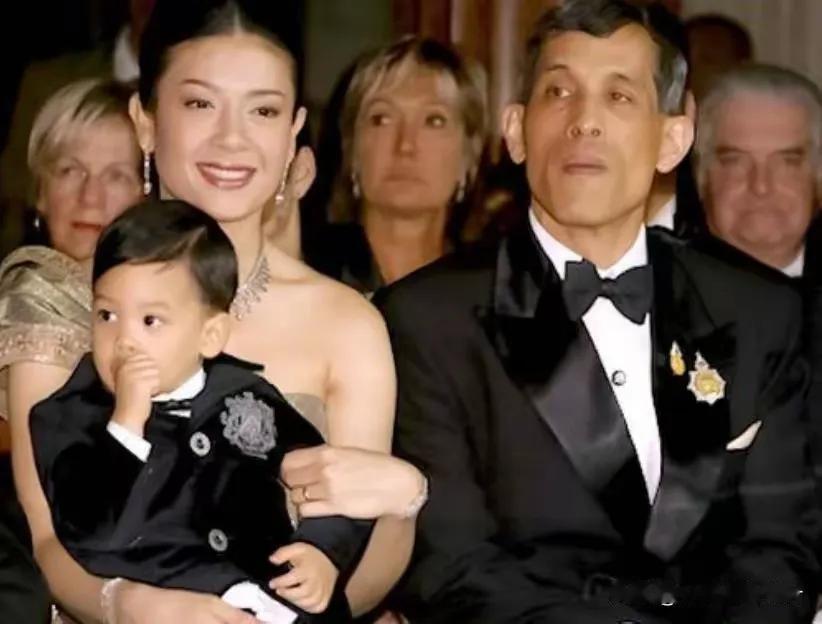 美丽的西拉米，在王的面前看不到小心翼翼，可惜美人也会老，也会有被王抛弃的一天，真