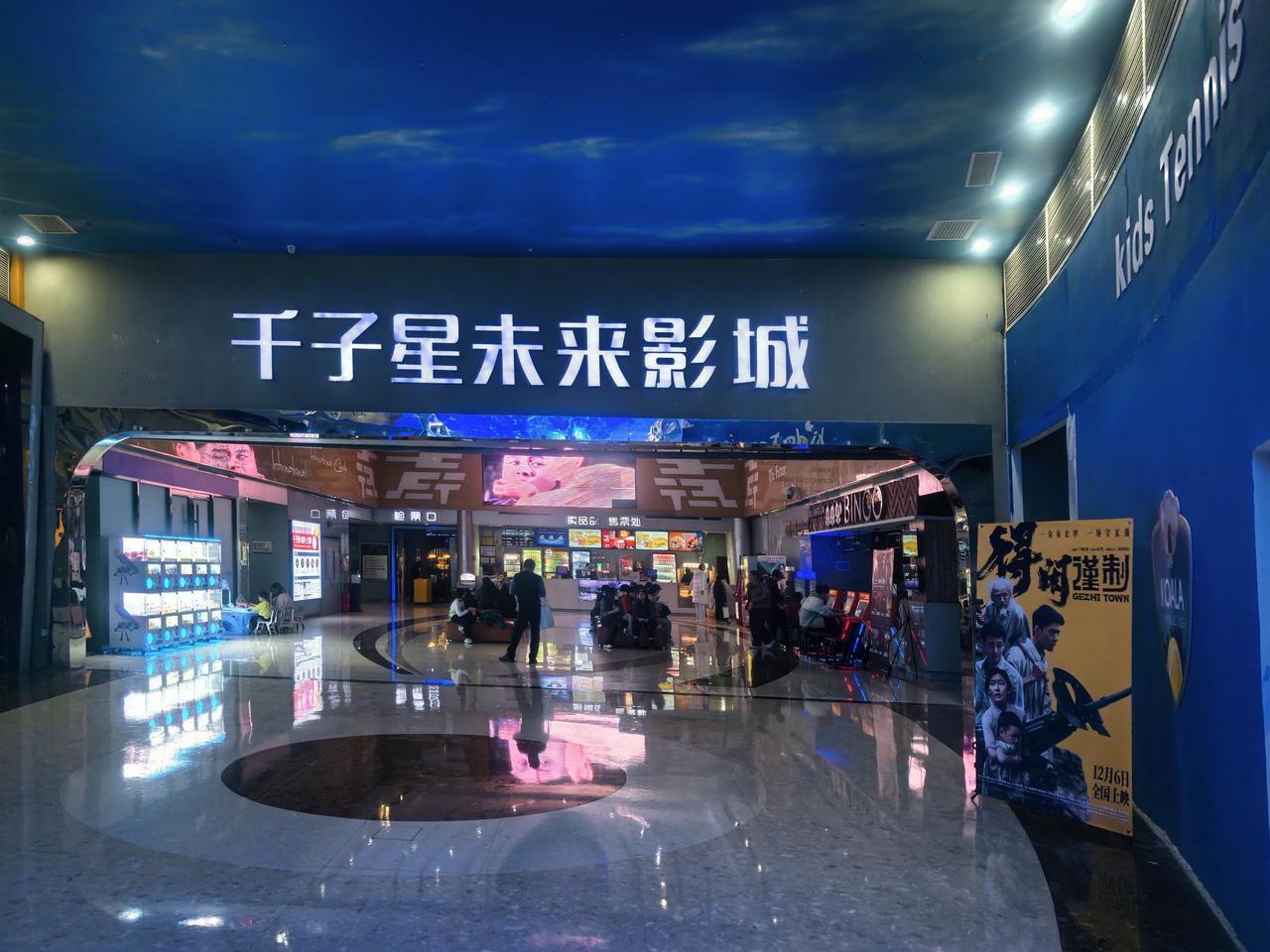 这部电影杀疯了！周末去看《疯狂动物城2》，电影院人还不少，上周没买到票的，没看上