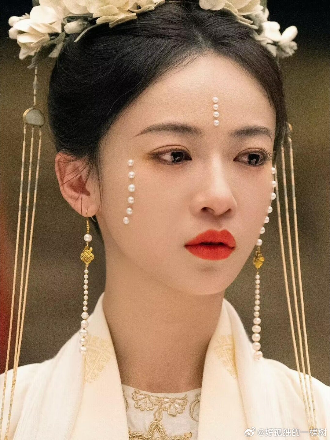 吴谨言新剧野草型女主吴谨言孟廷辉野草型女主吴谨言太适合这个角色了，看得好上头