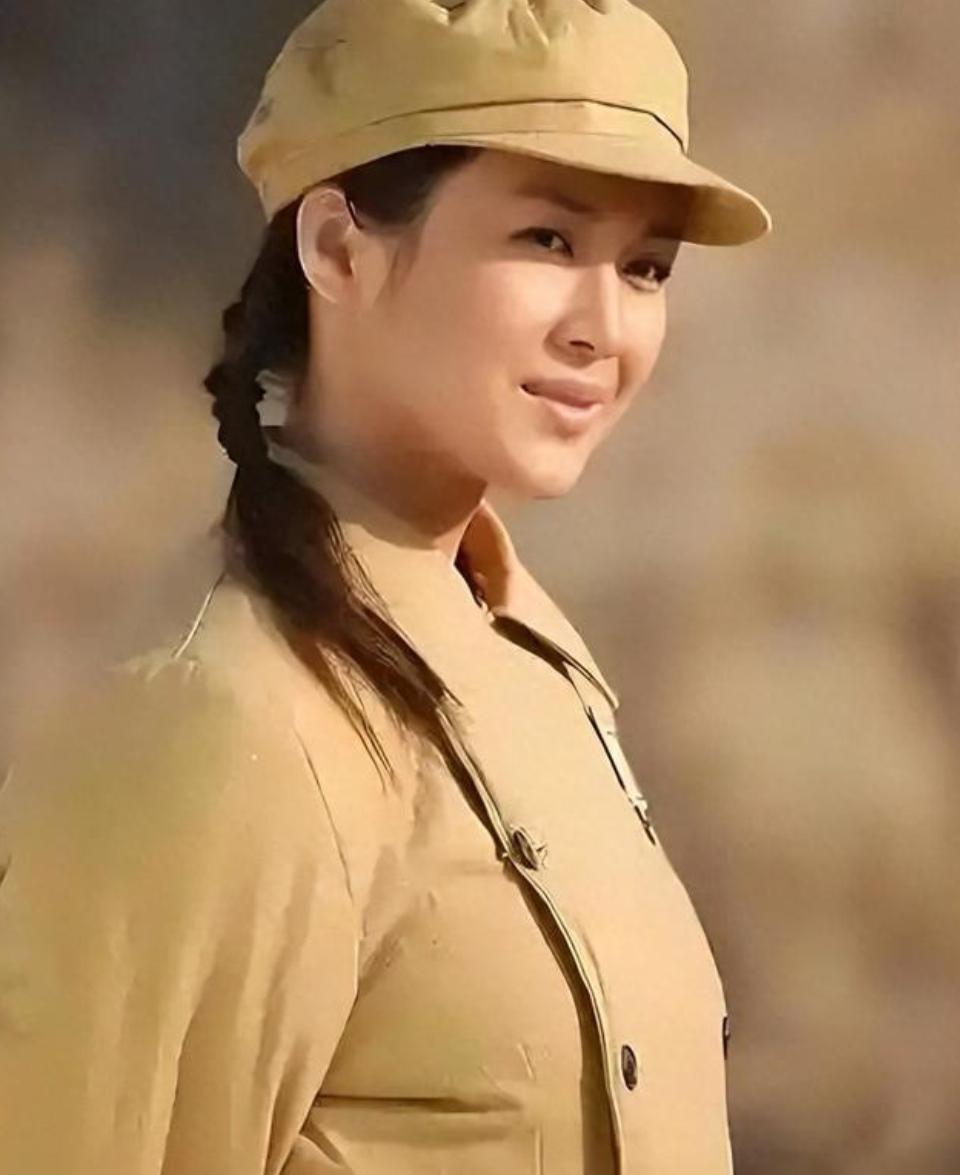 拼命演戏还清一亿四千万巨债，豪门梦碎，现回浙江农村过踏实日子
娱乐