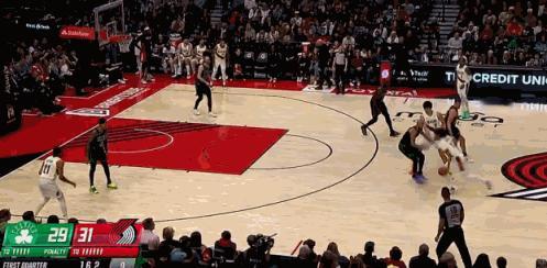 无情！杨瀚森掩护犯规立刻被换下！
在今天NBA常规赛开拓者对阵凯尔特人的第一节比