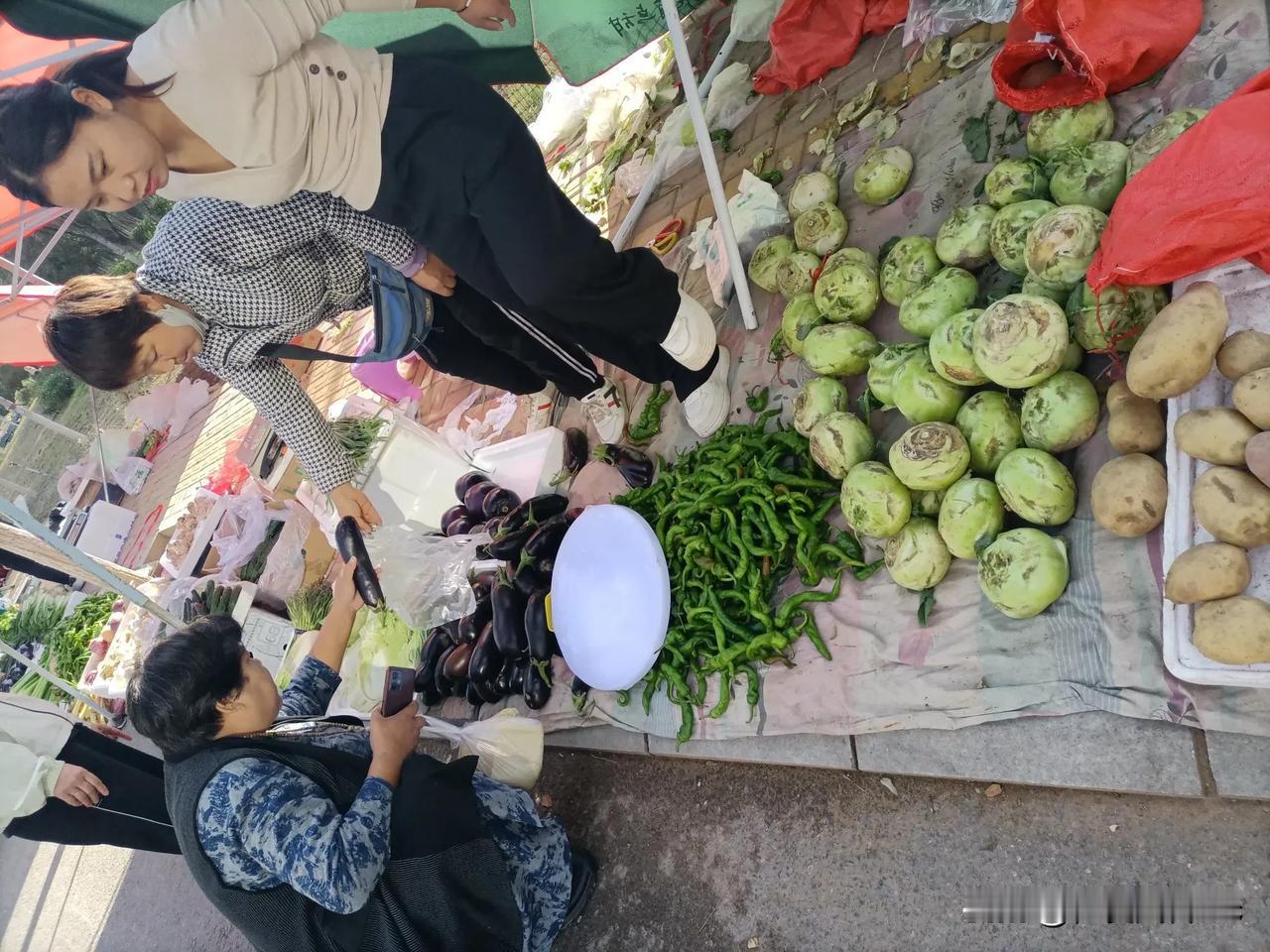 国庆节银川市金凤区，悦海万家G2区东门早市的节日气氛！人间烟火不过如此，各种水果