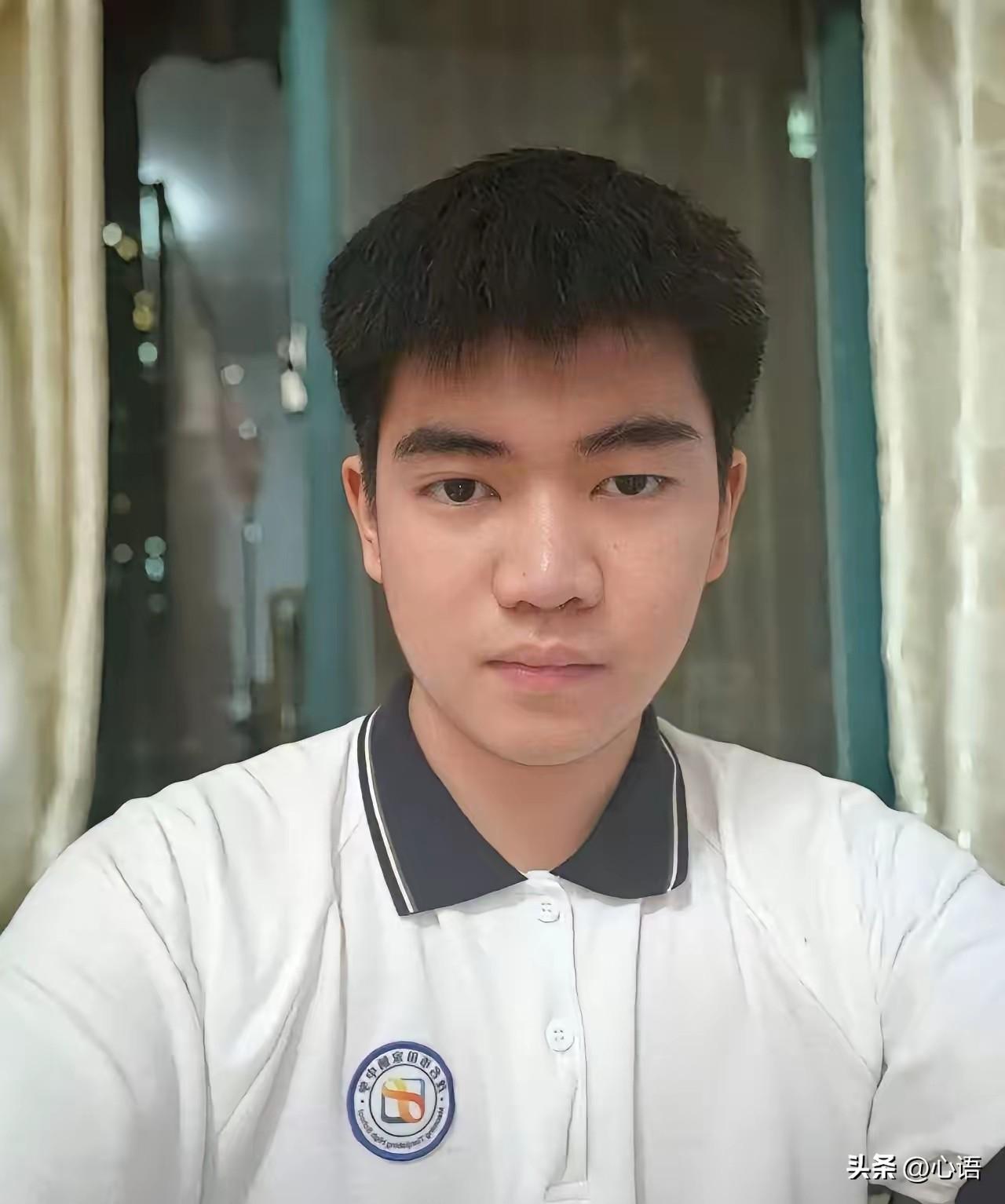 “读书就要报国！”广东茂名，一位男生查分后发现自己考了高分，而在班主任眼中，这是