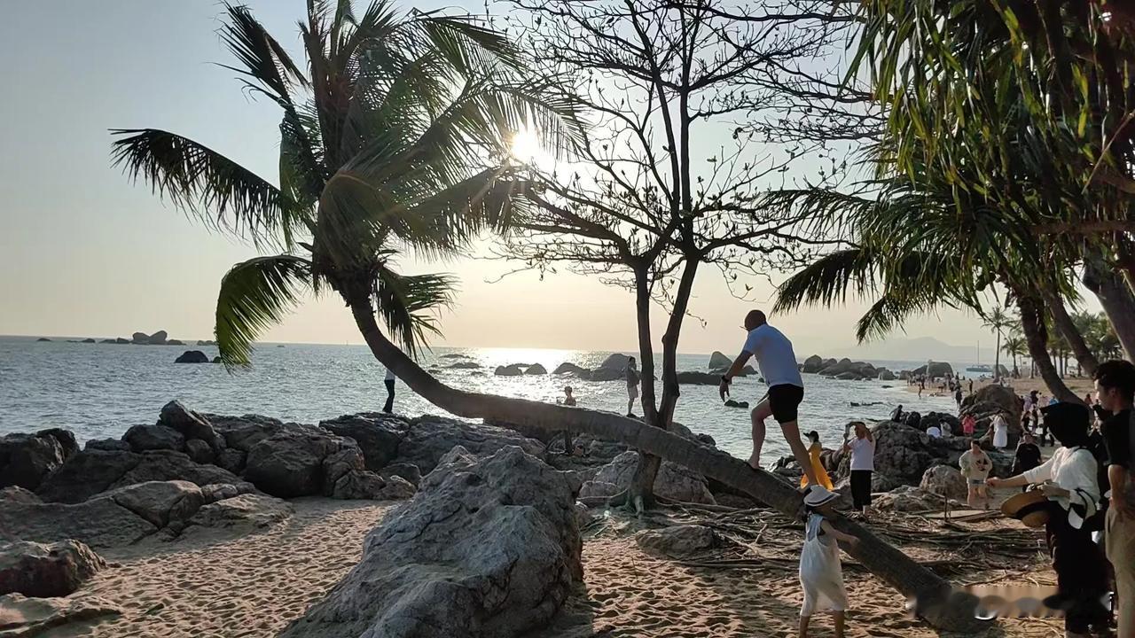 谁说天涯海角是尽头？天涯更有天海角尚非尖！
来到海南，来到三亚，天涯海角是一定要