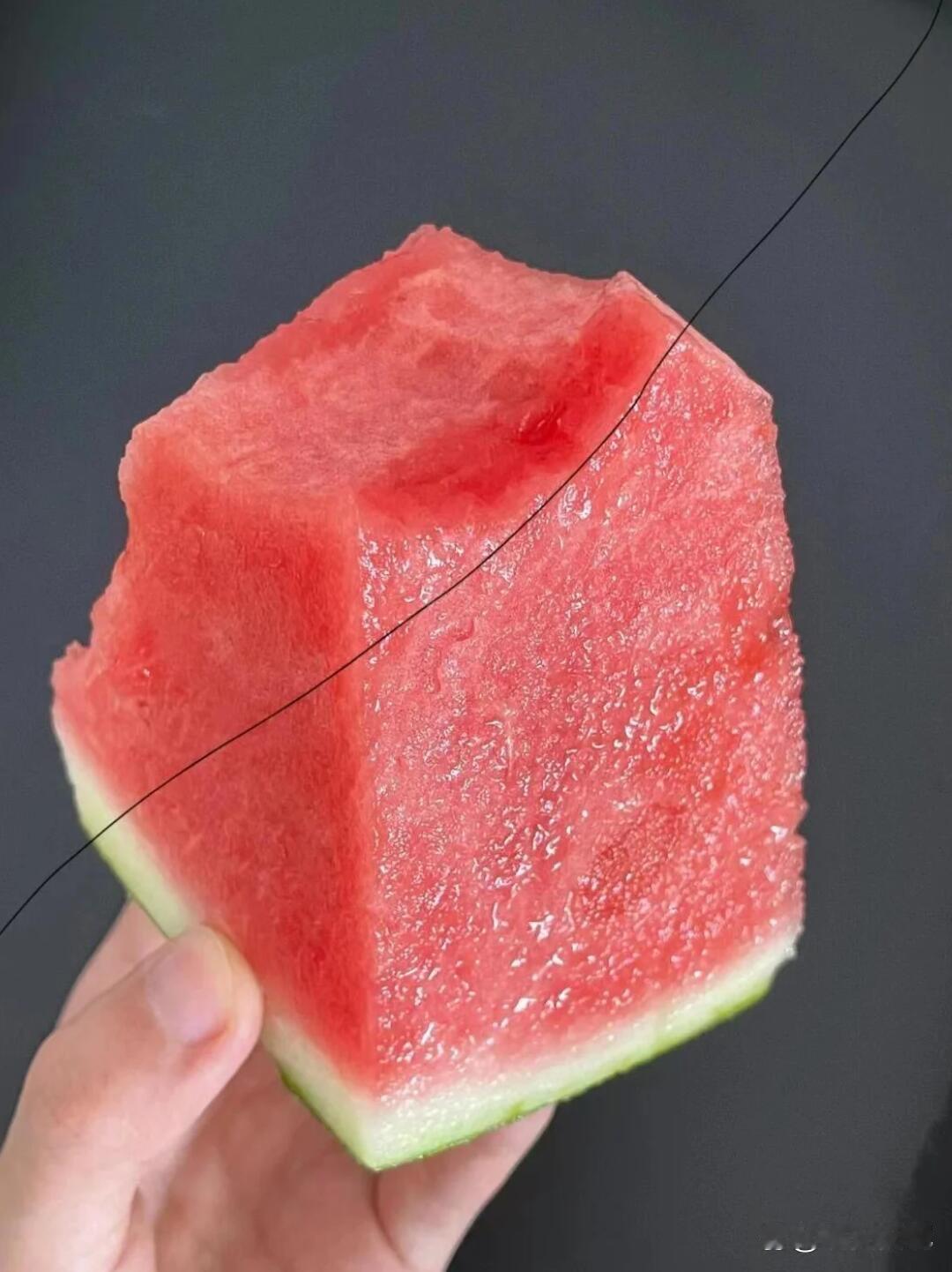 刚开始看到我还以为手机裂开了，这也太真实了吧 