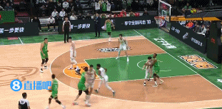 这球赵继伟传得潇洒！[鼓掌][鼓掌][鼓掌]
韩德君得球，冲篮暴扣！[赞][赞]