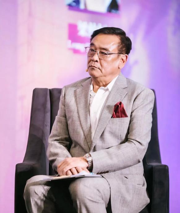 尔冬升还是太实在了，
如果我是他，
我肯定不会再拿老标准选剧本了，原因很简单
现