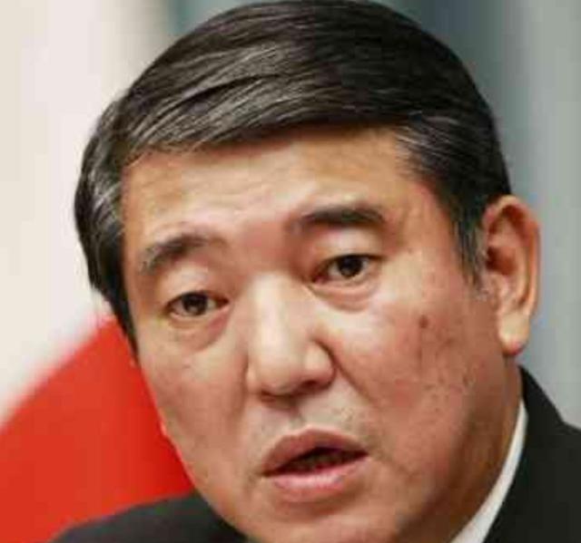 日本前防卫大臣石破茂又双叕回来了，近日他表示：日本不能再幻想打仗了，因为再这样下