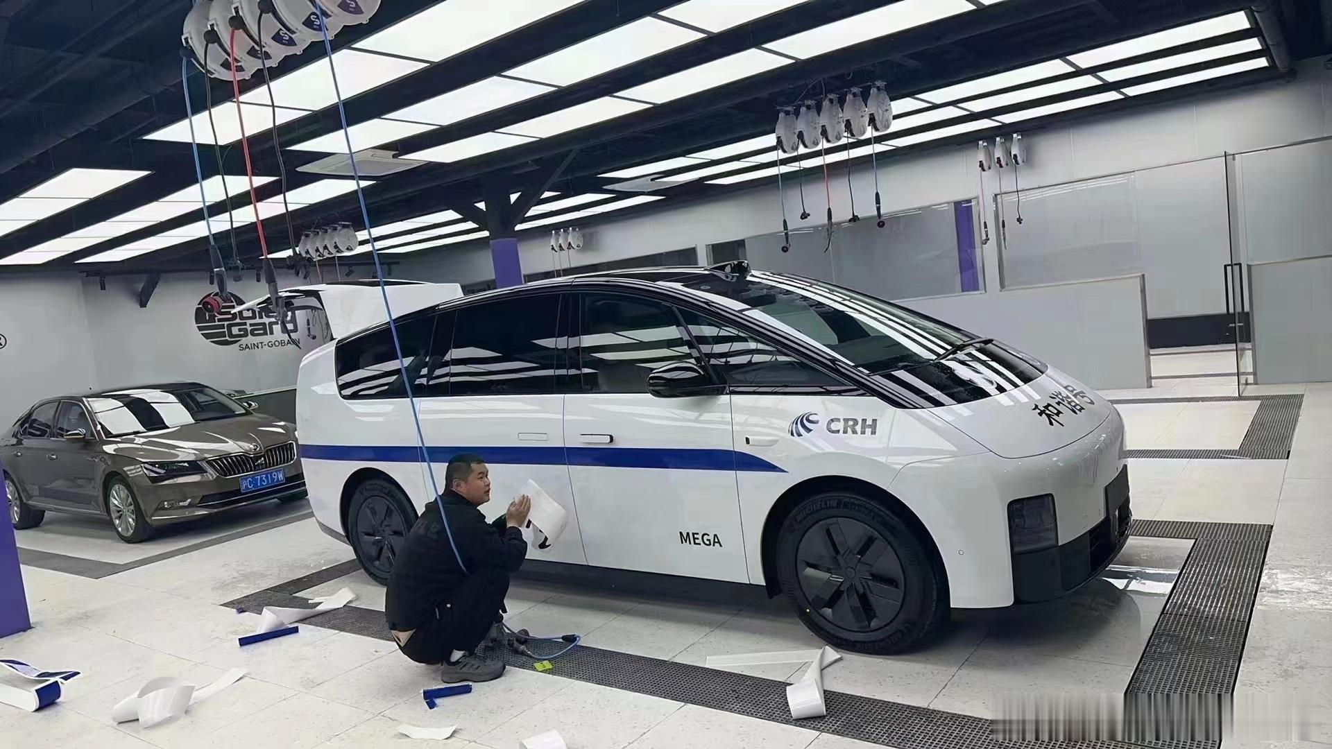 城会玩儿！膜一贴，真成高铁了🚄 ​​​