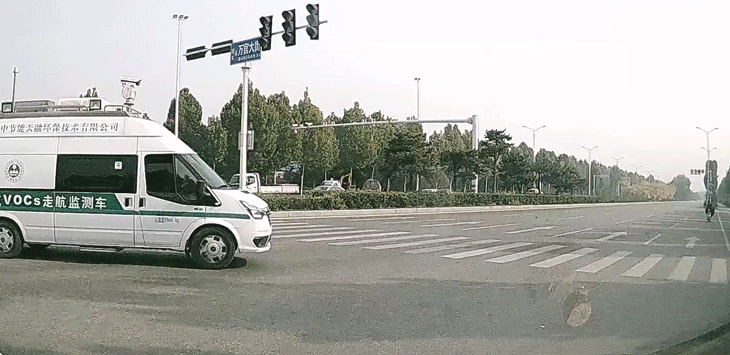 近日在泰安的大街上出现了辆如图一样的专用车辆，看样子是辆监测空气指标的车，VOC