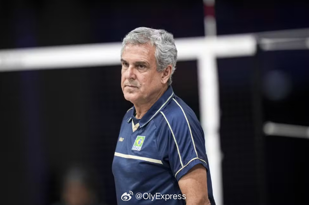 【吉马良斯确认收到LOVB邀约】排球转会动态 3月20日，吉马良斯在接受采访时确