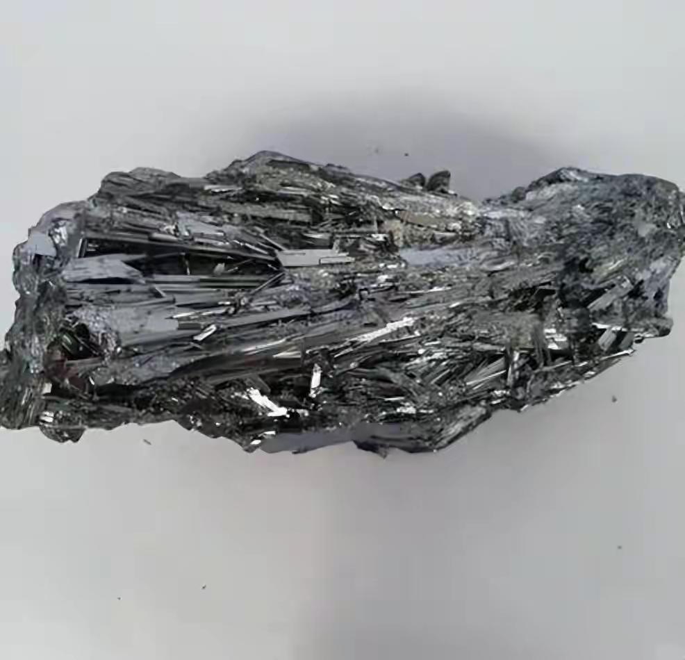 中国在高科技材料领域的手牌，总能让人眼前一亮。稀土大家都知道，那是工业维生素，电