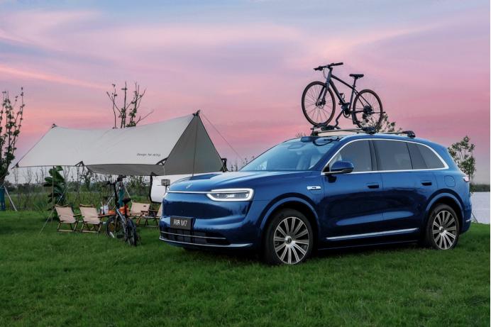 全家春游更安心，问界M7全维防护+7万权益护航
春日带家人春游，安全永远是第一位