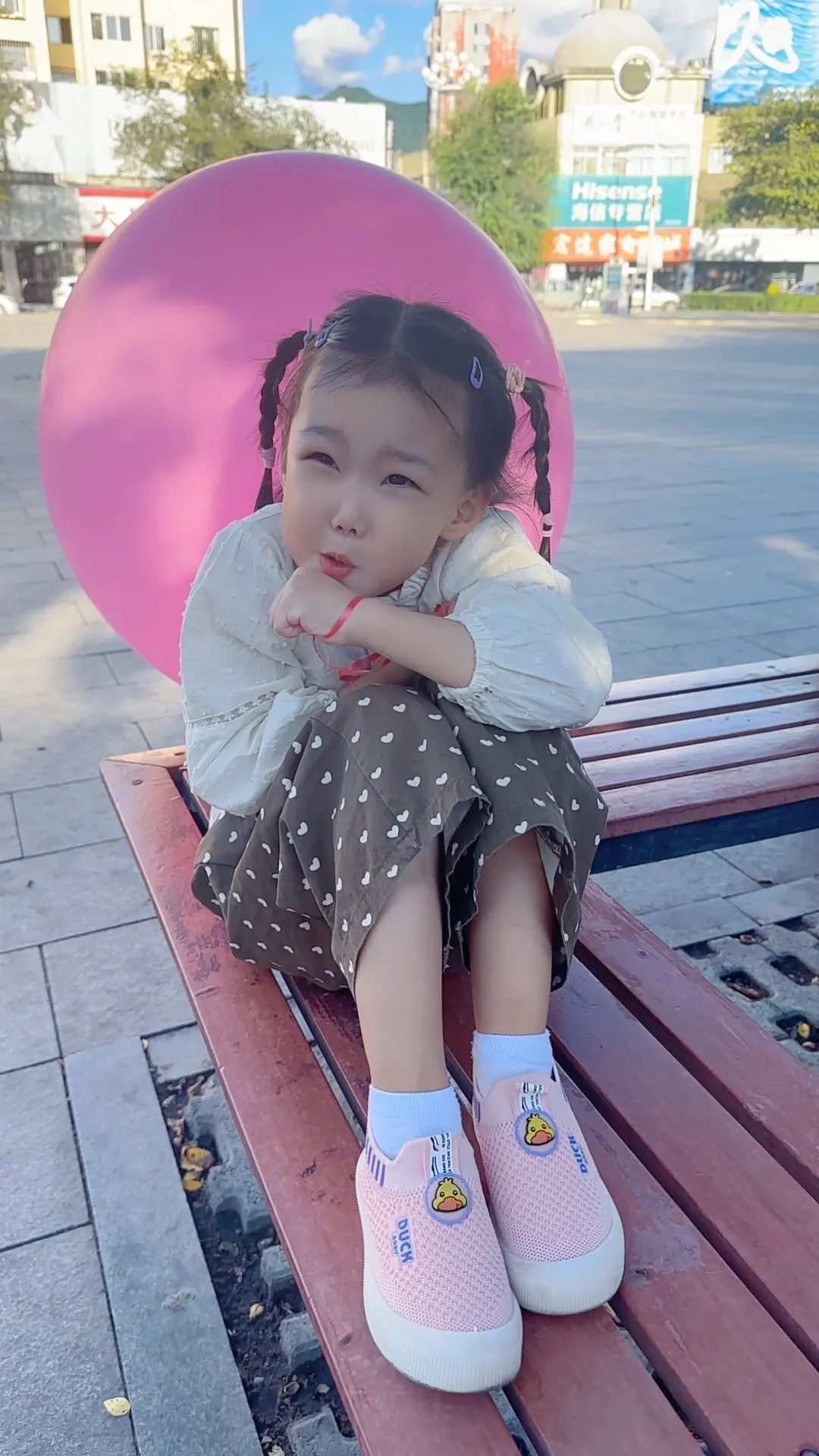 哎嘛，吃饭被点名了，也被换第六桌 有个话痨女鹅后