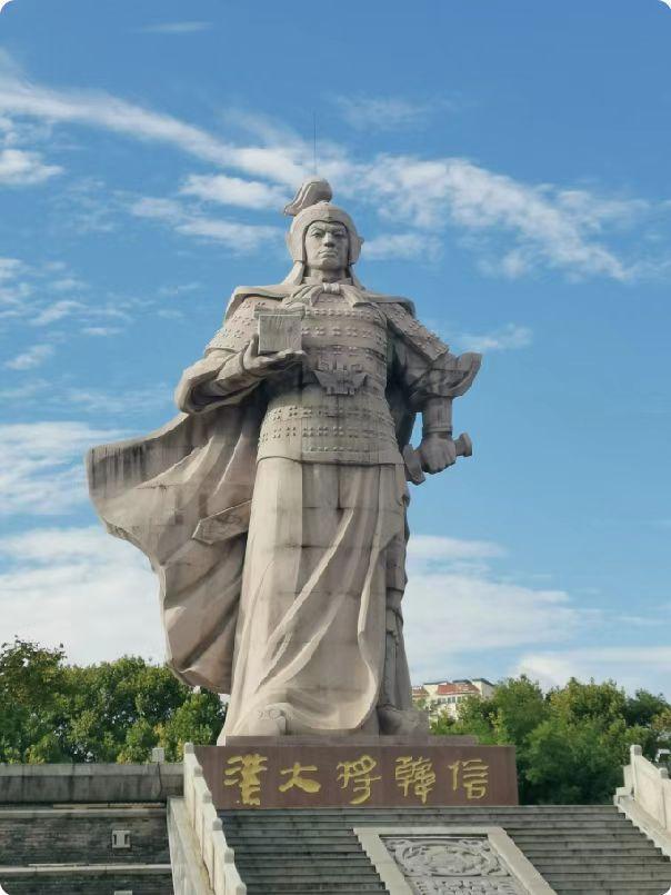 汉初三杰结局：张良善终，萧何善终，韩信为何非死不可



刘邦称帝后梳理开国功臣