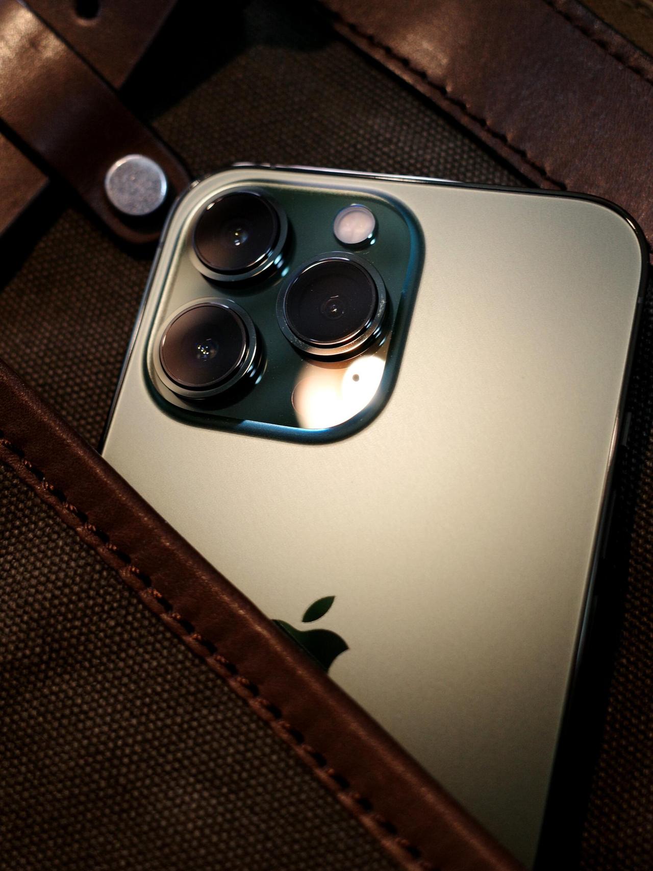 这台iPhone 13 Pro，到底是该换还是再撑两年？这问题最近后台问的人特别