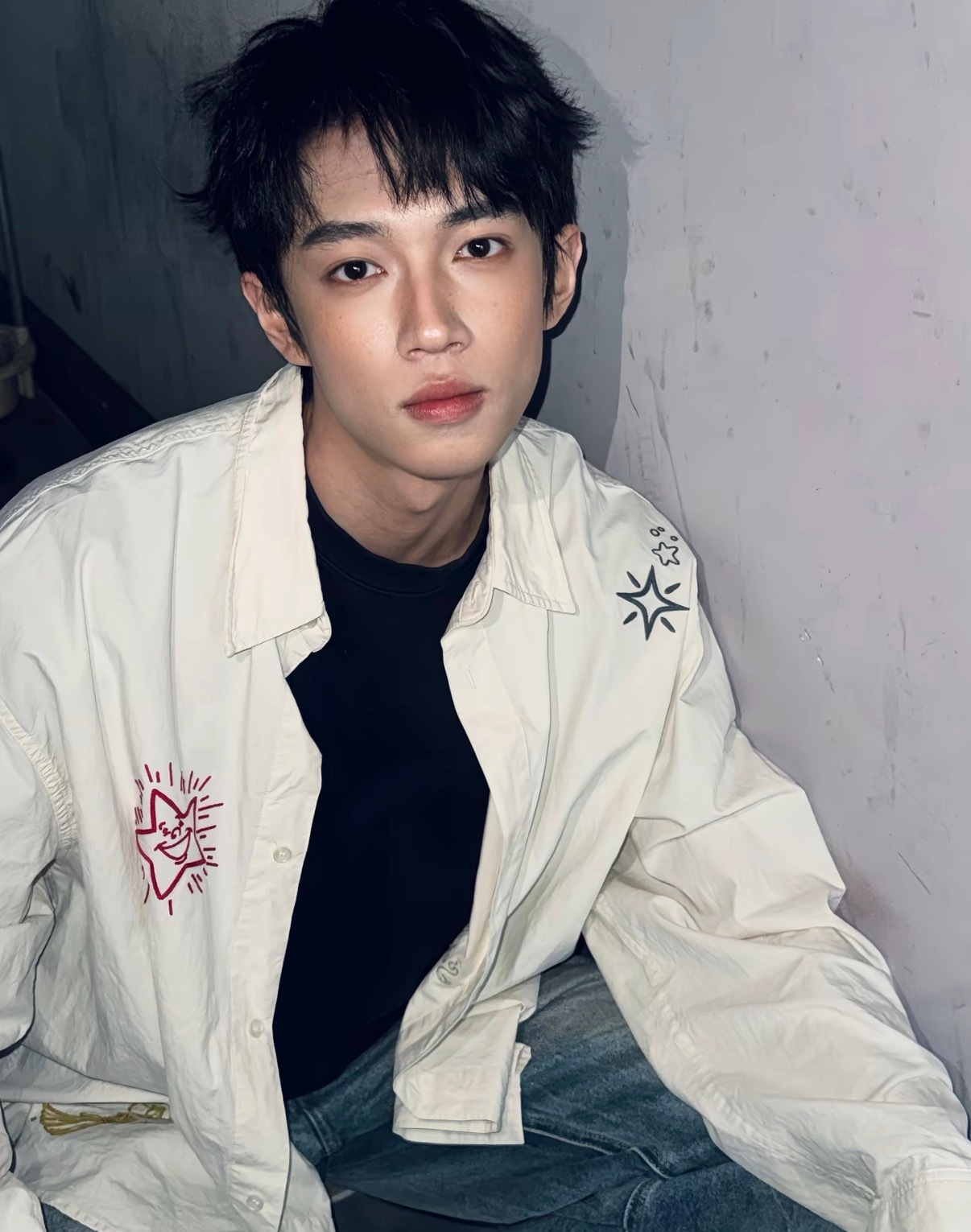 来看看郭敬明新搞的男团！  pick一下！有可以的嘛 ！  审美越来越难评…… 