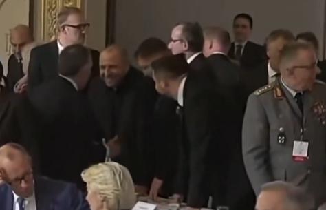 【在巴黎“自愿联盟”会议召开之前，维特科夫正在与乌克兰代表团成员——乌梅罗夫、布