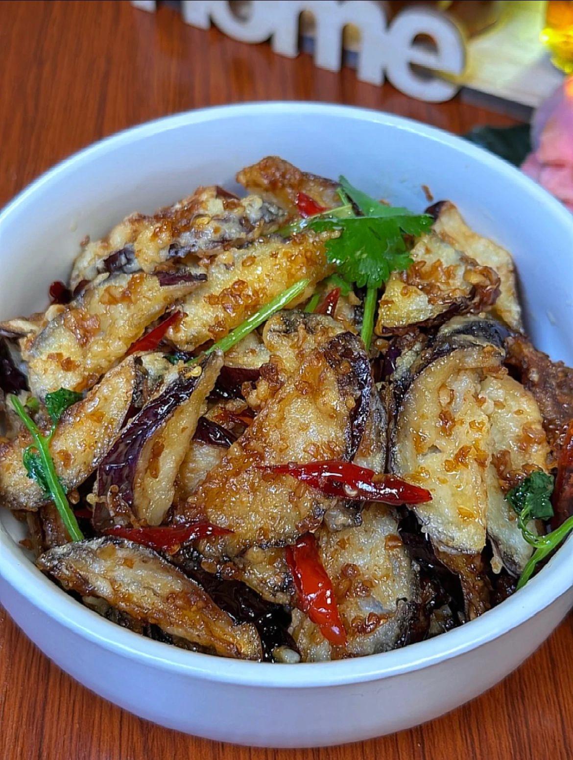 麻辣的风味脆皮茄子这样做太香啦！
麻辣的风味脆皮茄子这样做太香啦！第一次做，好吃