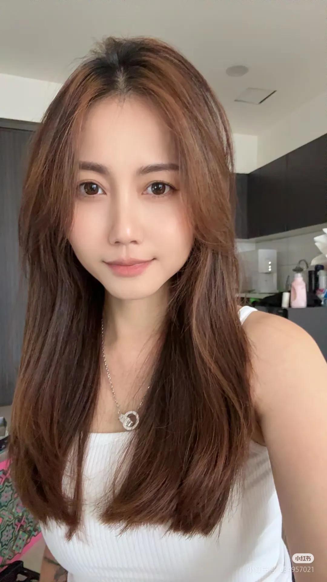话说大马近几年就推出了许多样靓身材正，气质也相当不错的新晋博主，而RacheI就