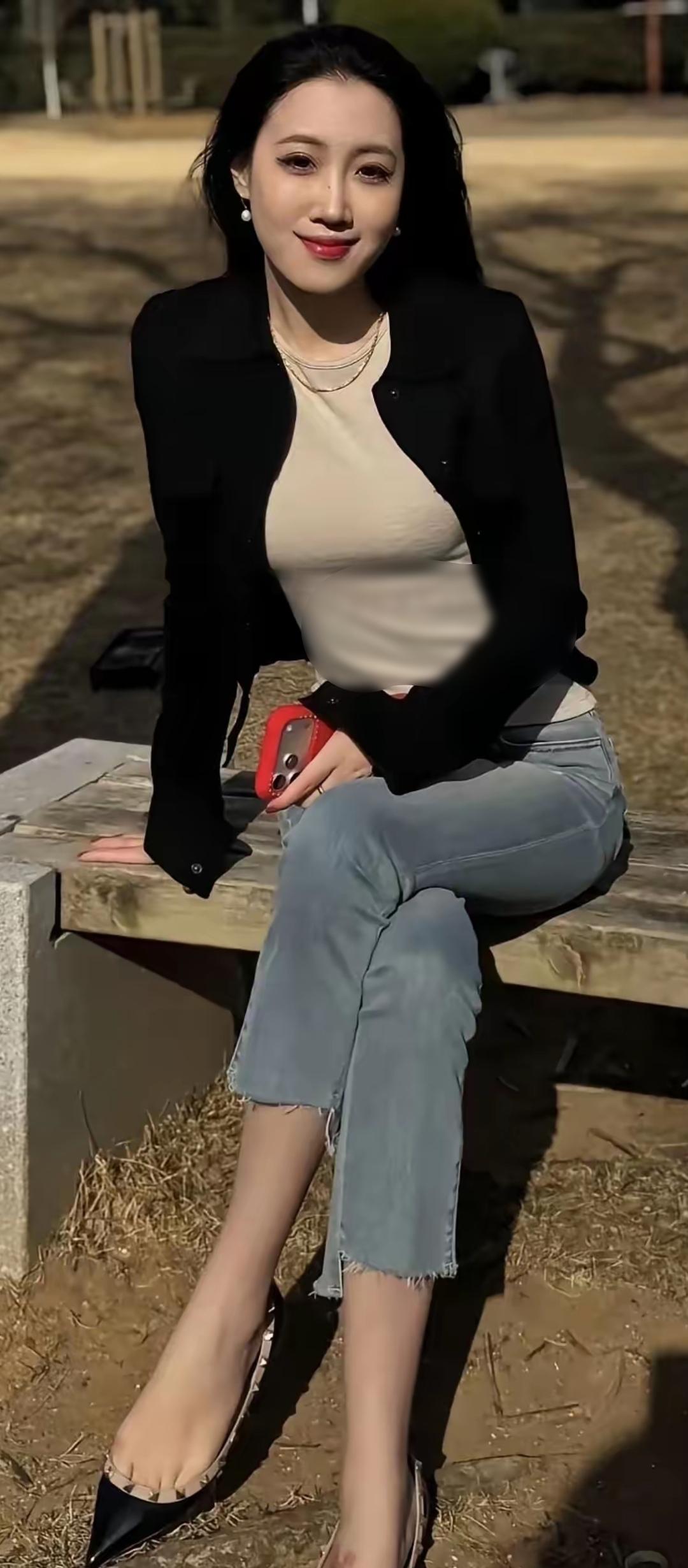 花影摇曳，红袖添香。