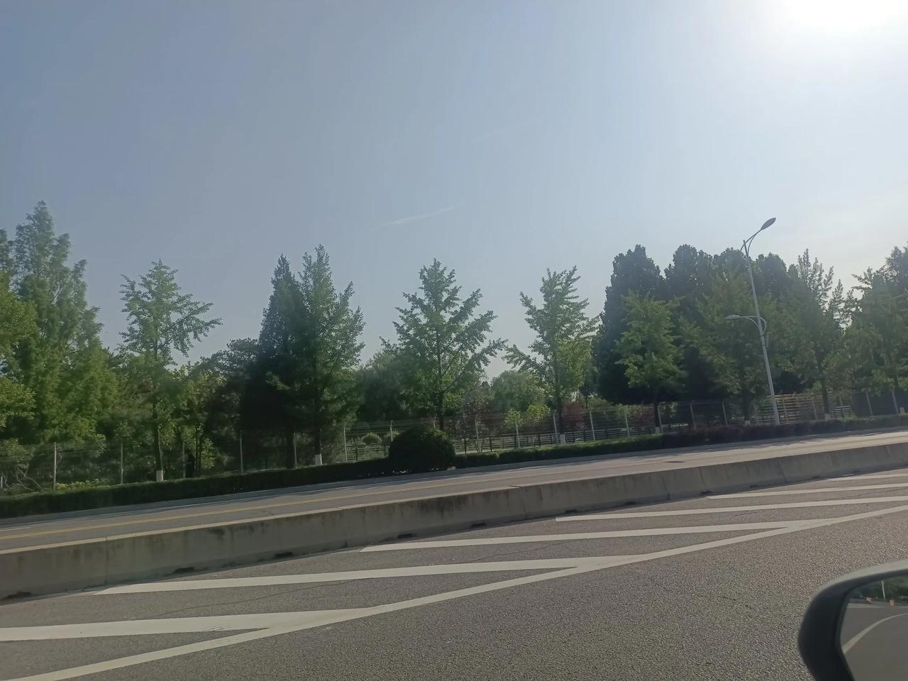 2025年6月17日早7点48分路边
上班开干又是一个陌生又熟悉的一天
祝大家今