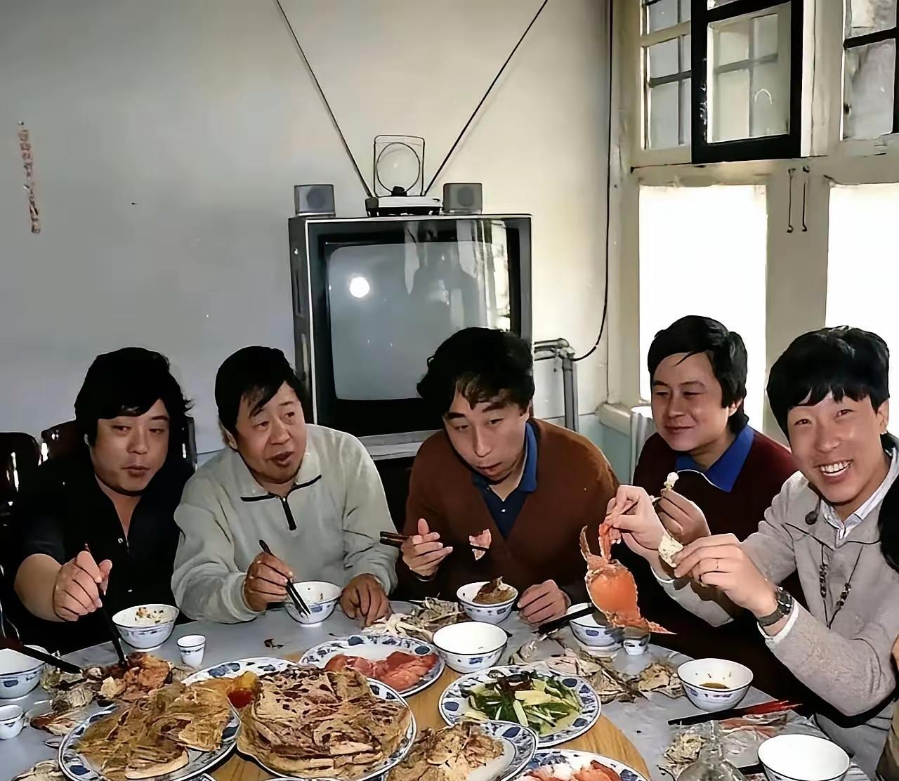 200亿隐身，大闸蟹当暗号——老钱家族把娱乐圈玩成密室。
榜单扒不穿离岸信托，狗