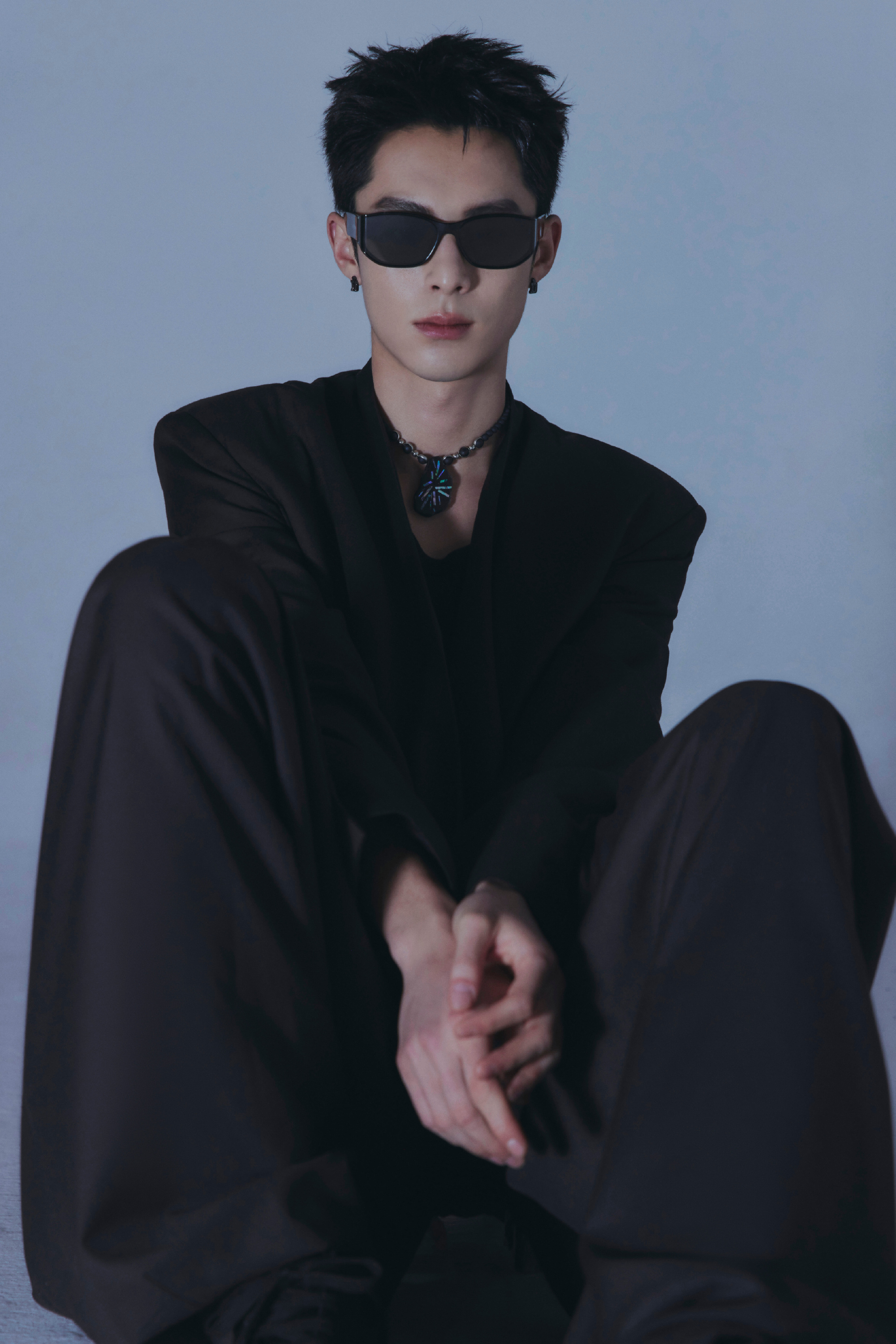 #王鹤棣好A#王鹤棣这身allblack穿搭也太酷了，不愧是行走的荷尔蒙[憧憬]