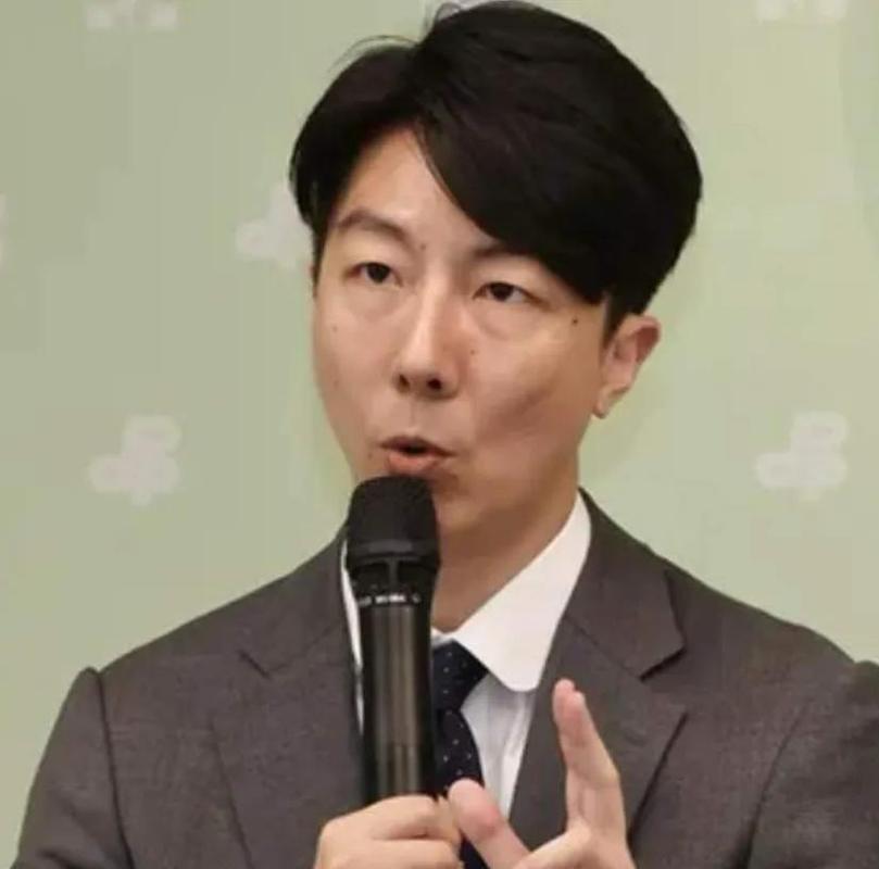 民进党发言人吴铮曾经表示：“我不是中国人，也不乐见中华民族伟大复兴，我是妥妥的台