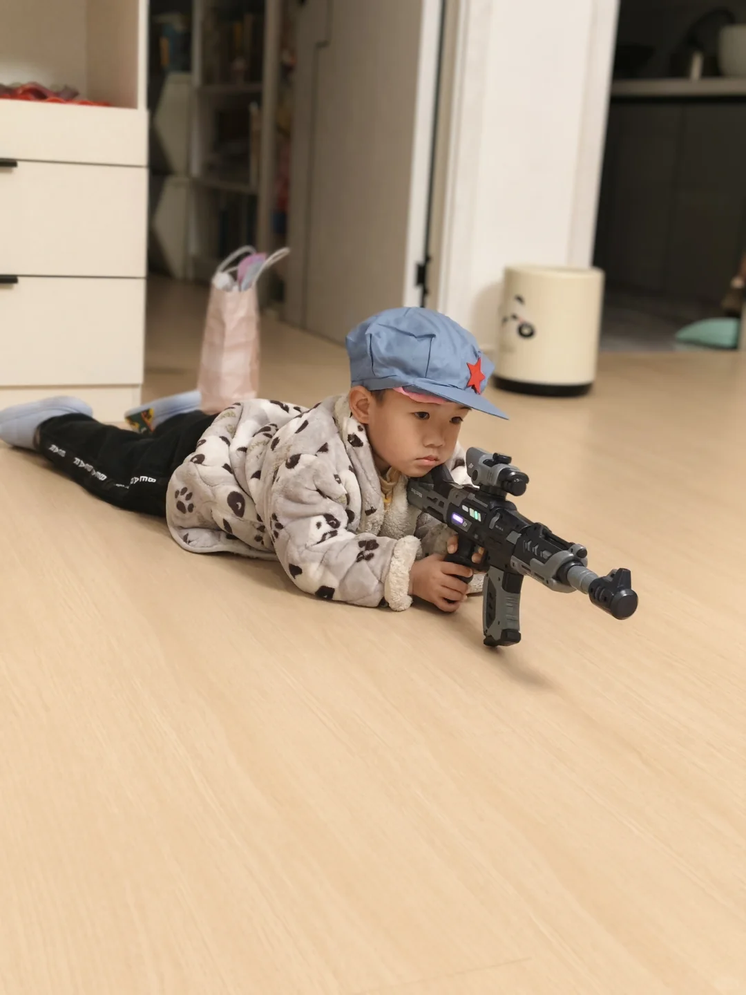 精忠报国，吾辈当自强不息