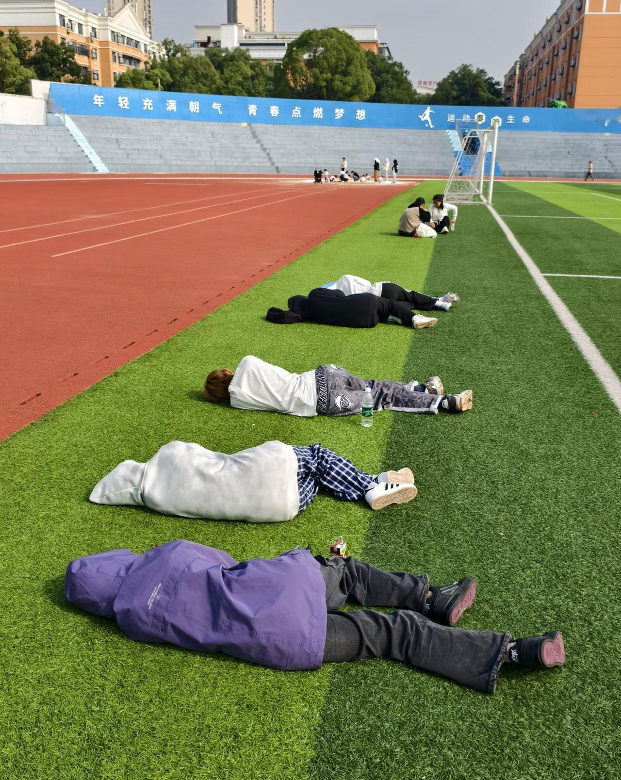 大学生应该知道的五个真相
1. 如果你的学校不是985、211或者你根本没有保研