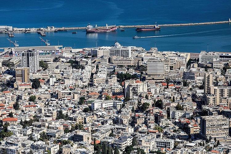 随着中东冲突持续升级，美国与伊朗之间的对抗进入关键阶段。面对战局迟迟未能取得突破