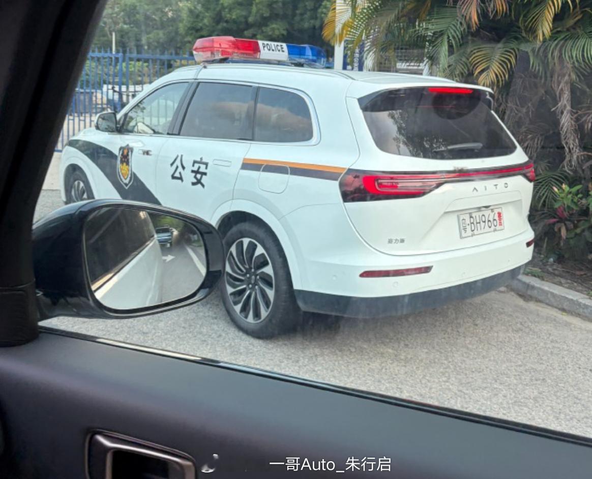 没想到警车现在也用问界汽车了只能说不愧是遥遥领先